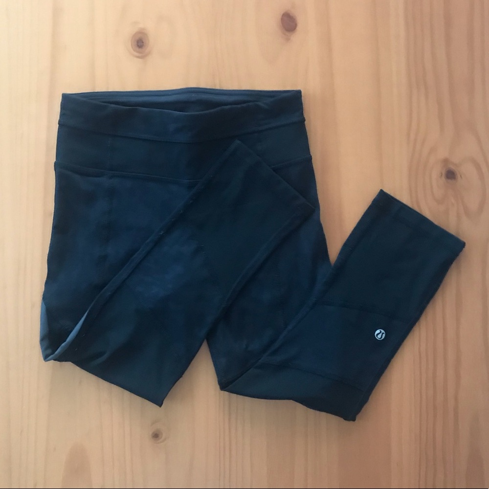 Black Lululemon crop leggings, mesh details